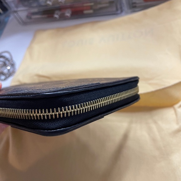 Louis Vuitton Monogram Daily Organizer Wallet - Picture 8 of 16